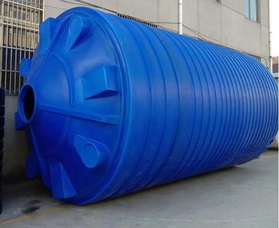 大型儲罐滾塑模具成型產(chǎn)品